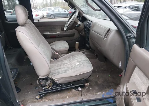 2000 Toyota Tacoma Prerunner из США, поврежденный, VIN 4TASM92N6YZ647130